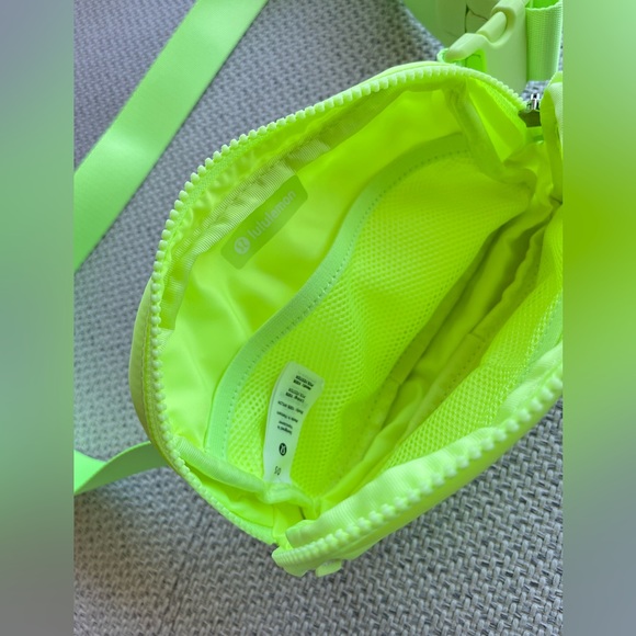 Lululemon bag fanny pack - Picture 4 of 7